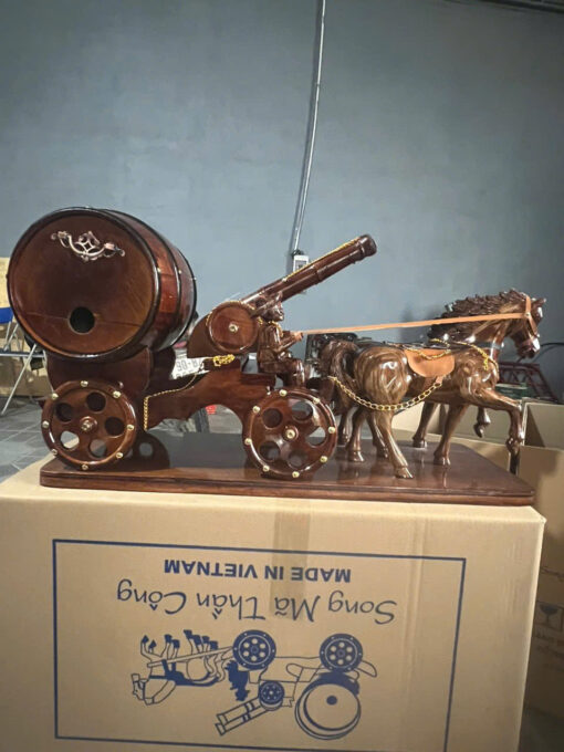 Rượu vang ngựa gỗ làm quà biếu - Cơ Sở Sản Xuất Thùng Gỗ Phước Minh